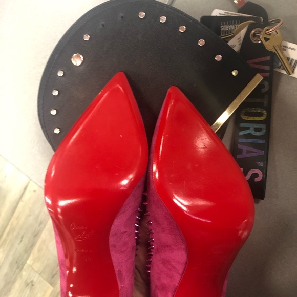 Shoes - Picture 2 of 4